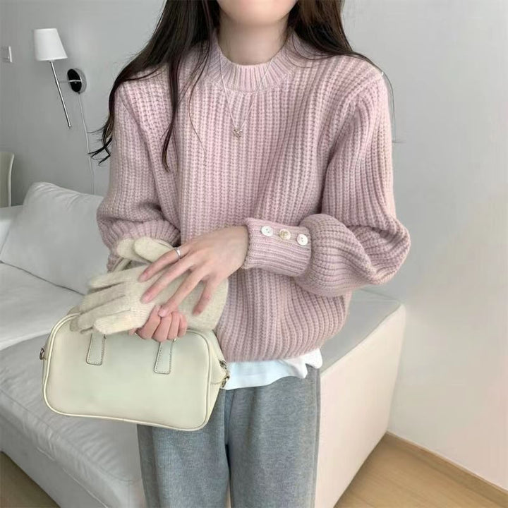 Chunky knit sweater for women with crew neck and decorative buttons Lune London