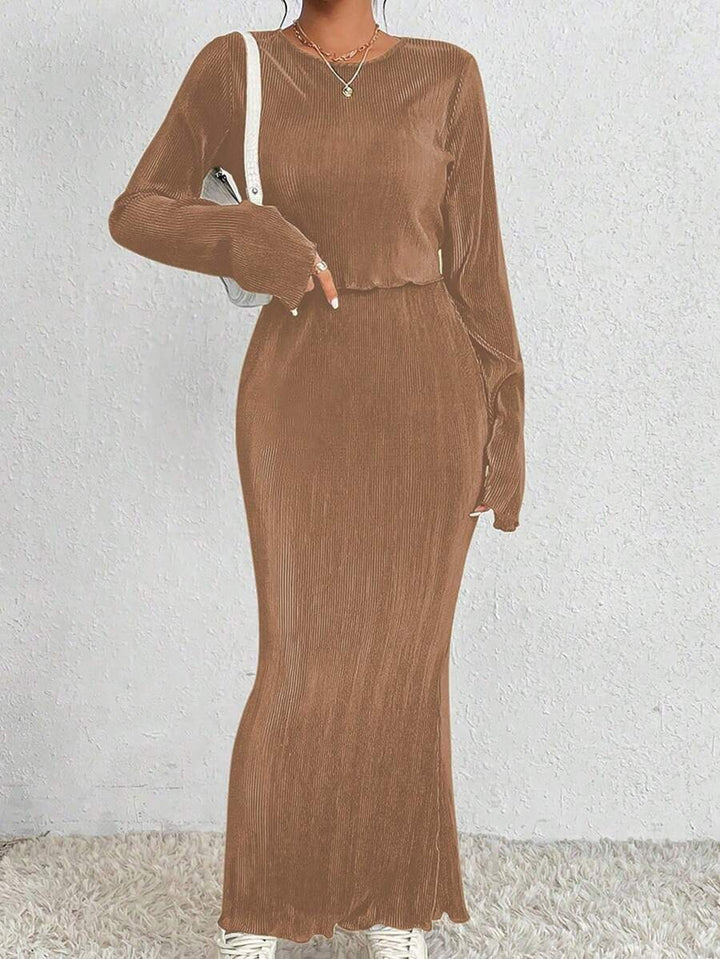 Robe maxi élégante et cintrée pour dames avec des manches longues Chic & Stil