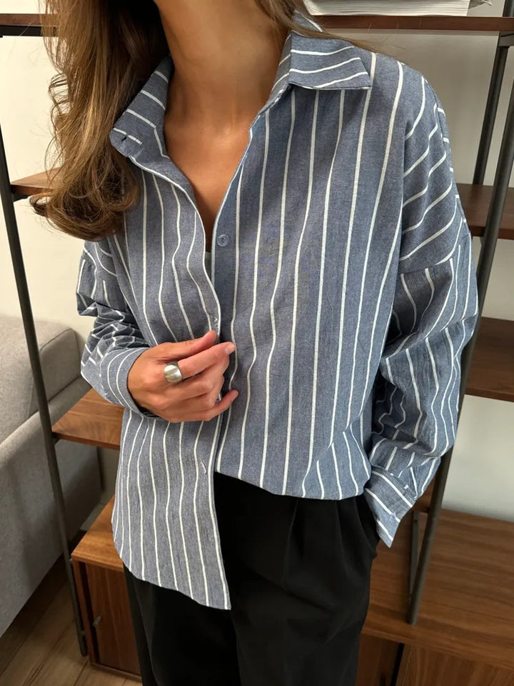 Casual blouse for women with fine stripes and a lightweight material Lune London