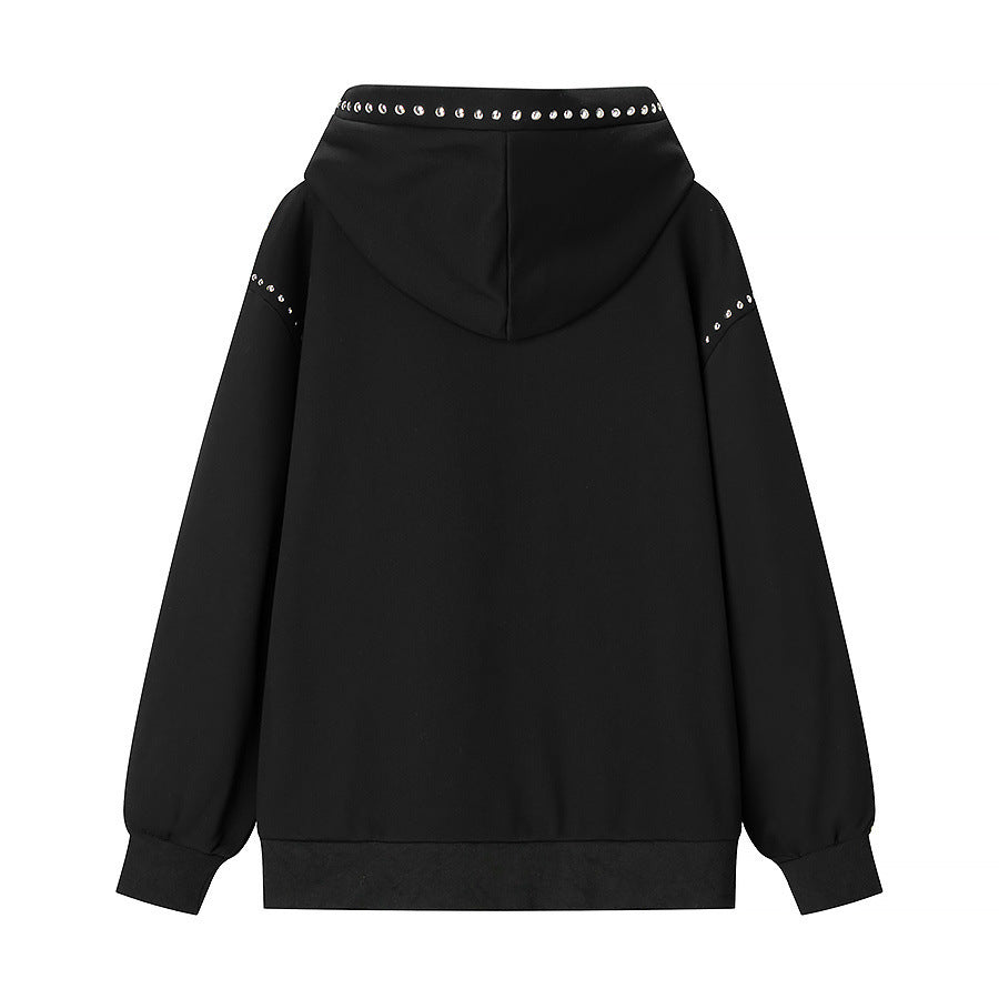 Sweat-shirt à capuche pour femmes avec des clous décoratifs et une coupe décontractée Chic & Stil