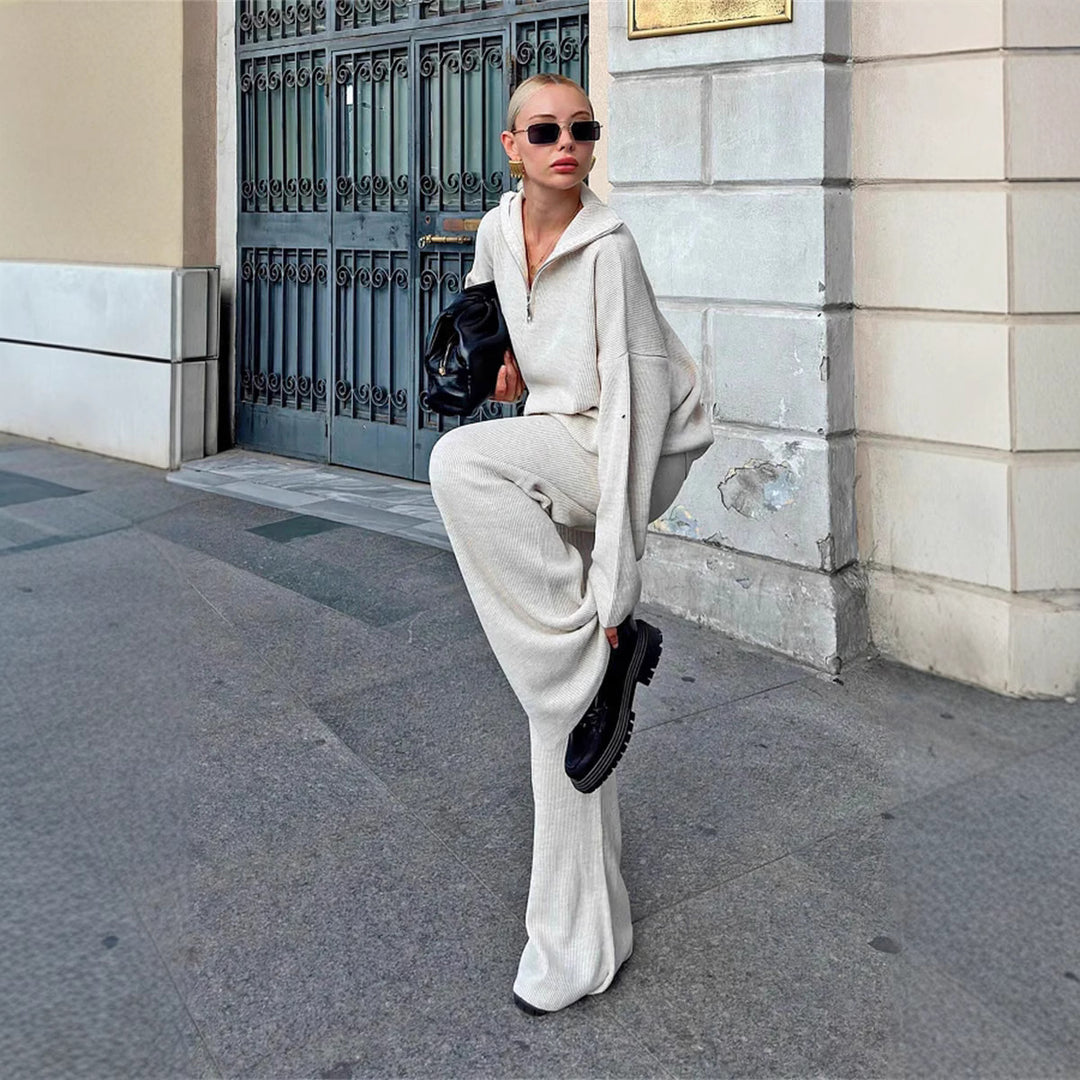Comfortable loungewear set for ladies with oversized hoodie and wide pants Lune London
