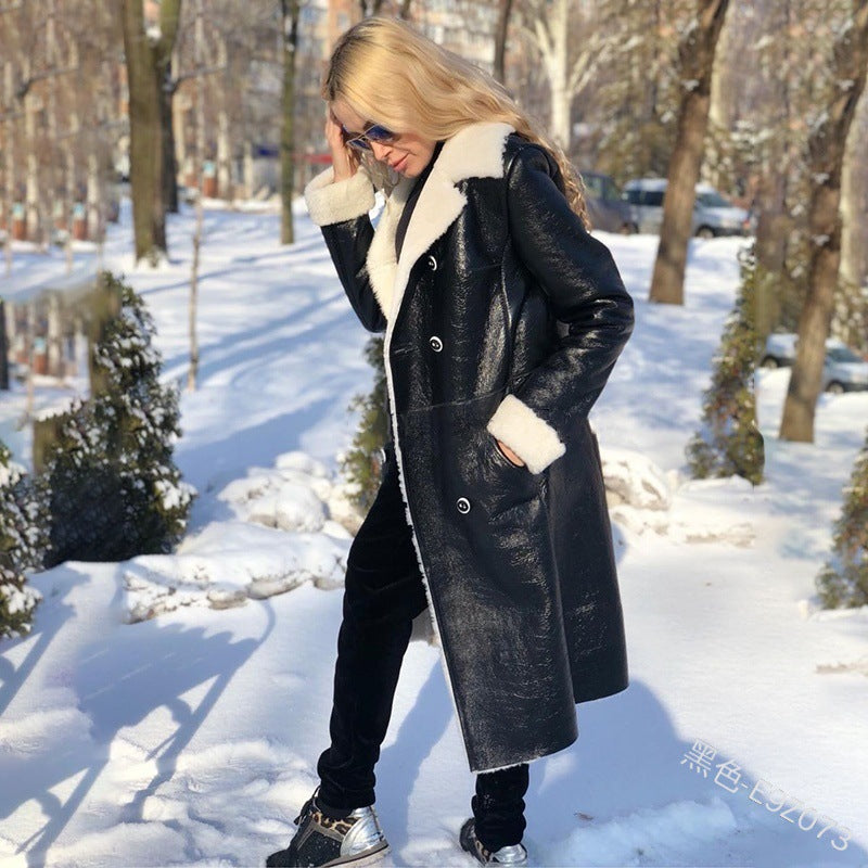 Elegant long coat for women with high-quality lamb collar and double row of buttons Lune London