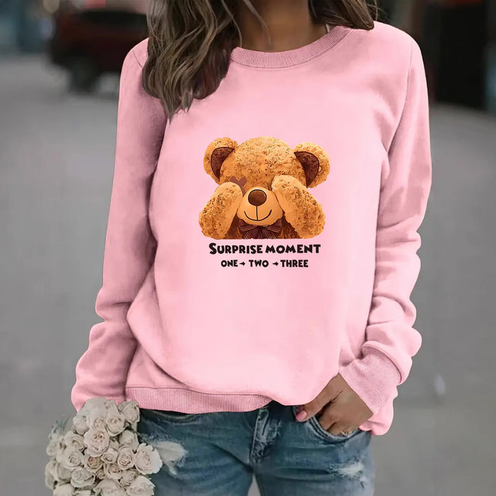 Women's sweatshirt with cute bear design and modern lettering Chic & Stil