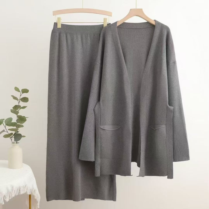 Lune London casual knit set for women with deep V-neck and practical pockets