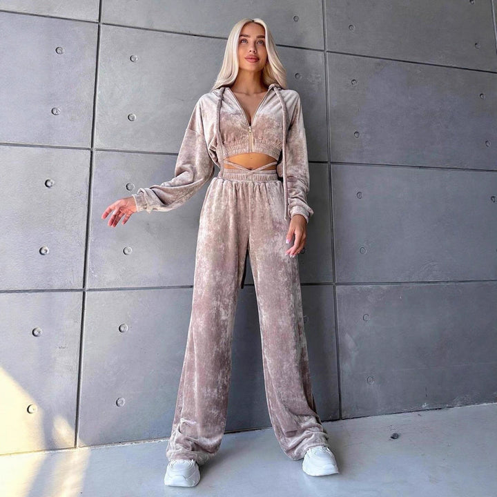 Sporty velvet loungewear set for women with cropped top and wide legs Lune London