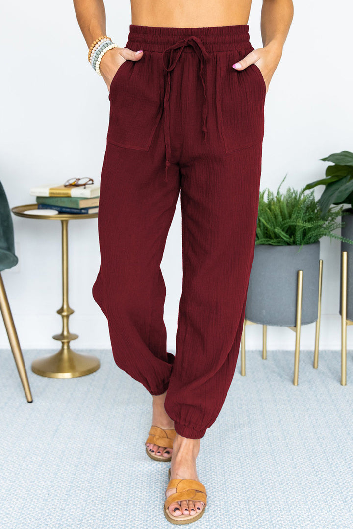Casual women's pants with elastic waistband and practical pockets Lune London