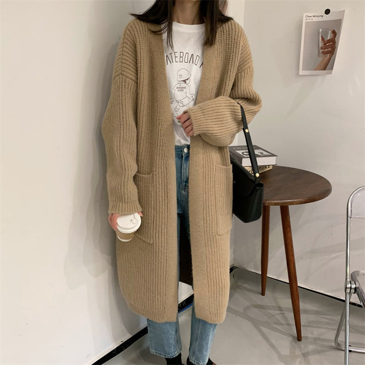 Cardigan en tricot grande taille pour femmes avec coupe décontractée et poches Chic & Stil