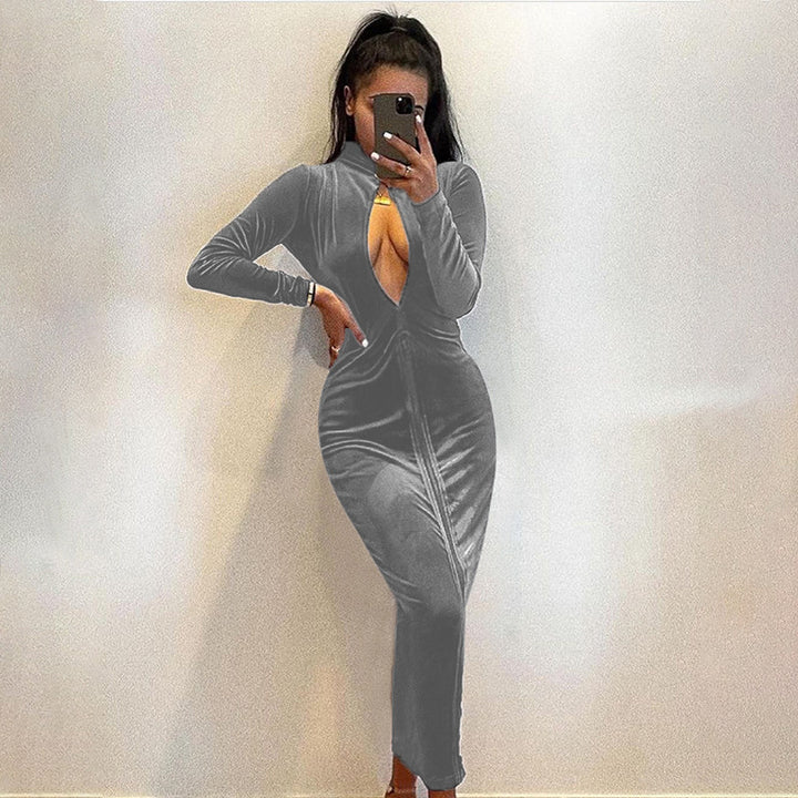 Elegant evening dress for ladies with deep V-neck and long sleeves Lune London