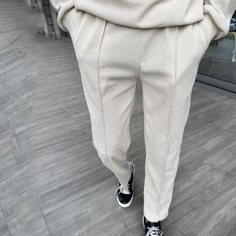 Leisure suit for men in soft corded material with great breathability and a convenient zipper Lune London