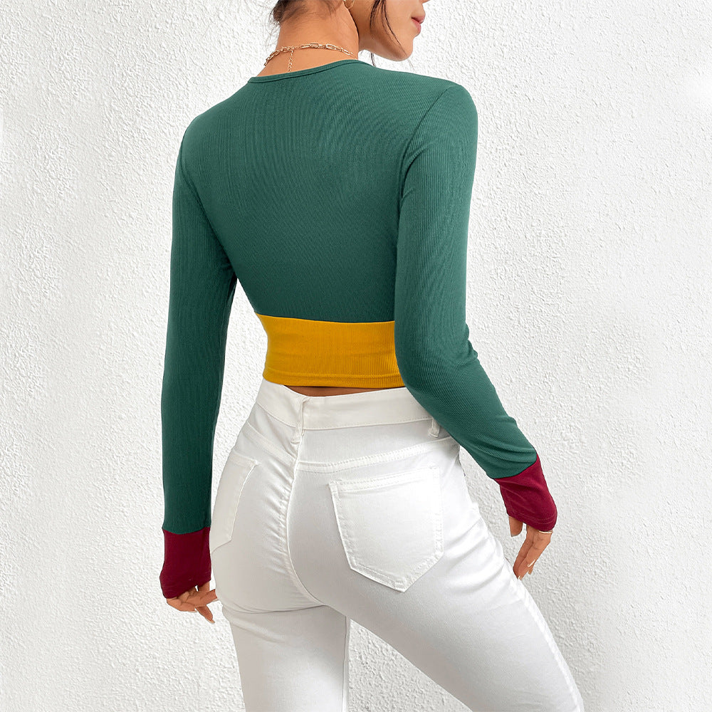 Short top for women with colorful design and long sleeves Chic & Stil