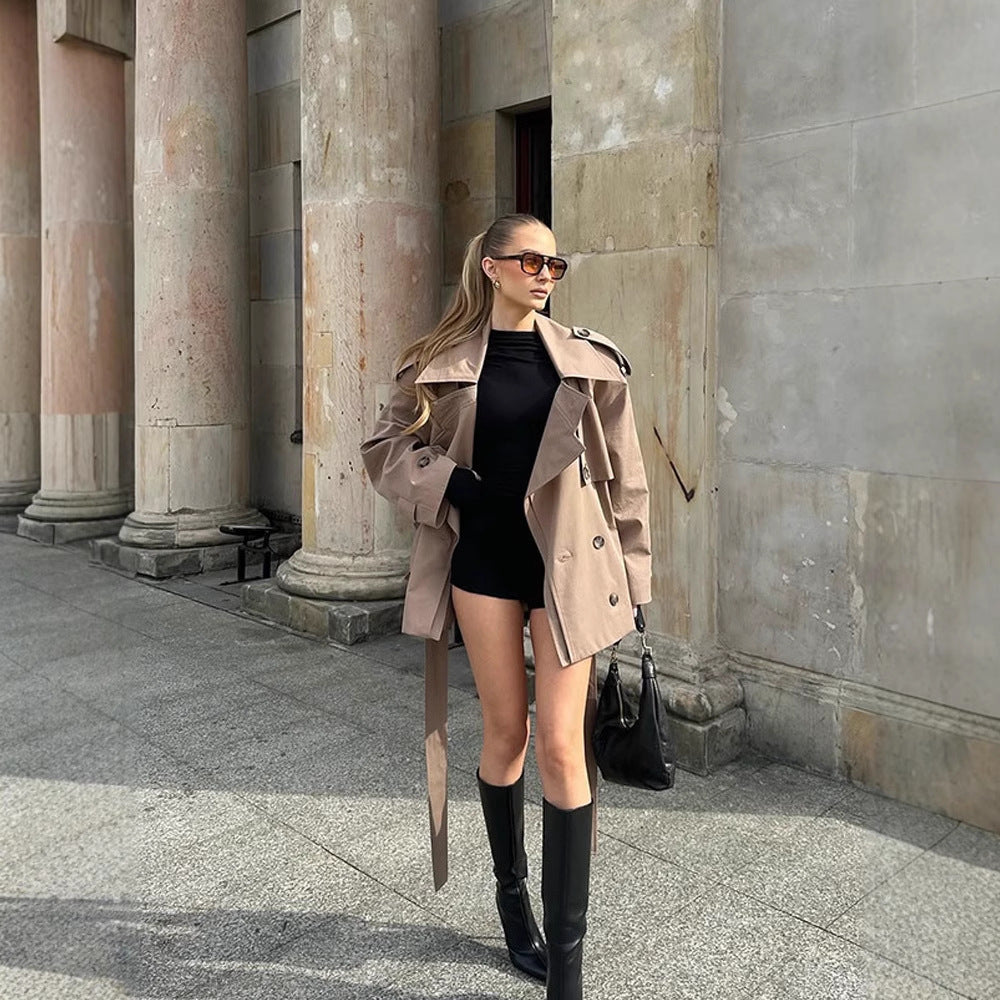 Women's trench coat with belt and special button details Lune London