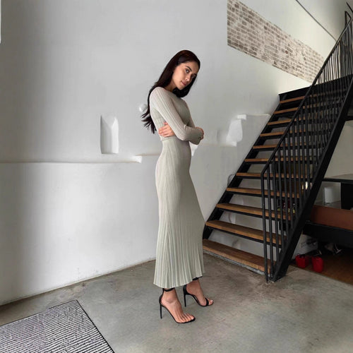 Robe maxi en tricot côtelé élégante pour femmes avec manches longues et coupe ajustée Chic & Stil