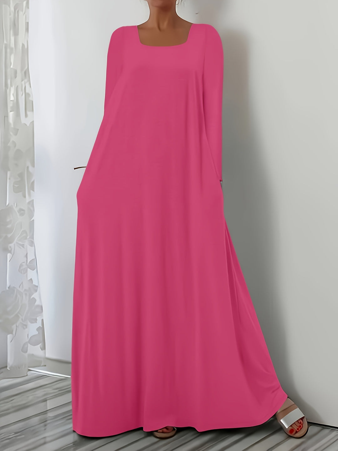 Maxi dress with a loose fit for women with practical pockets Lune London