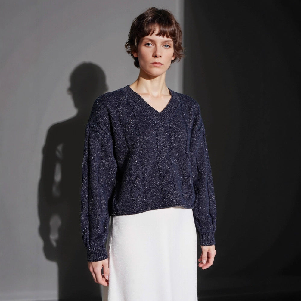 Pull en maille épaisse pour femmes avec col en V et détails modernes Chic & Stil