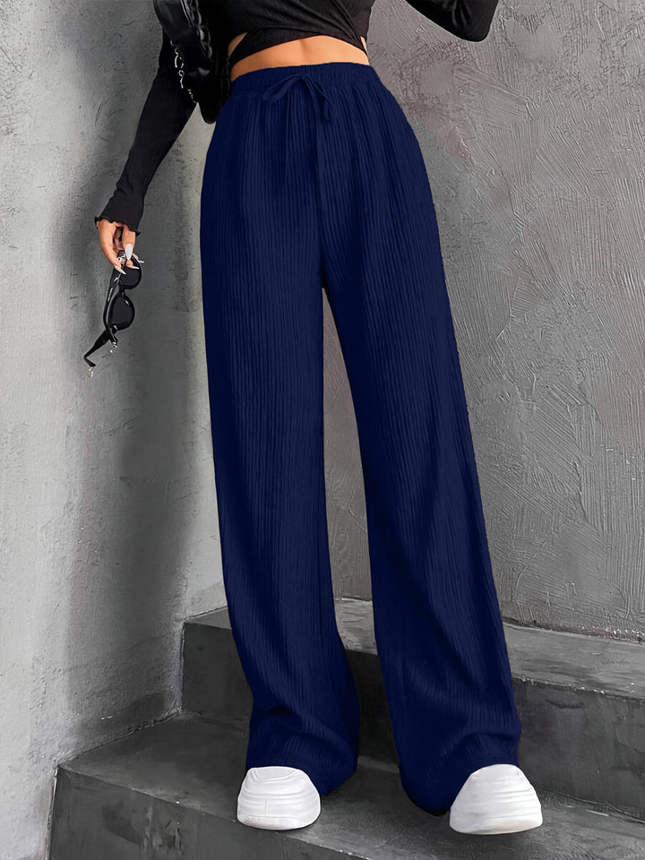 Pantalons plissés à coupe large pour femmes avec taille élastique et poches latérales pratiques Chic & Stil