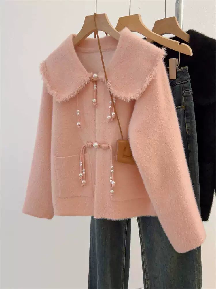 Cardigan féminin élégant avec détails en perles Chic & Stil