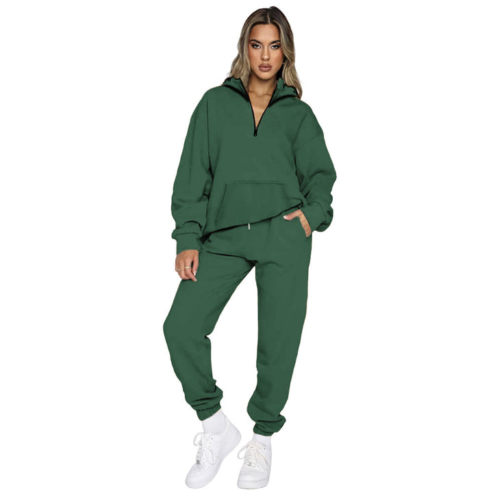 Comfortable women's sweatshirt set with modern zipper and practical pockets Lune London