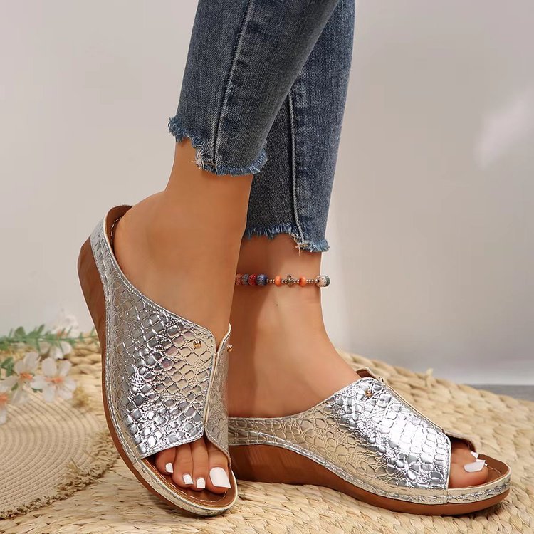 Women comfortable and stylish slippers Lune London