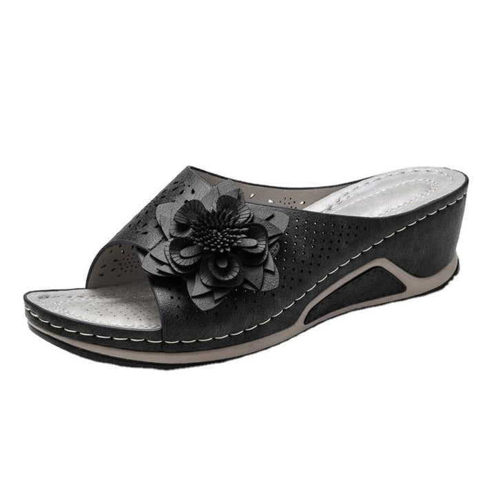 Elegant flower sandals for women with breathable upper material and comfortable sole Lune London