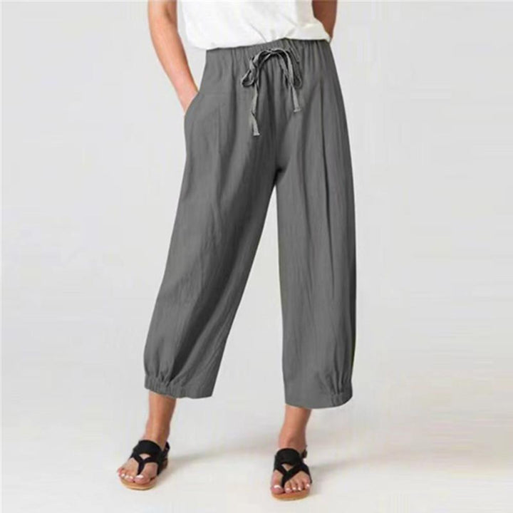 Light and comfortable summer pants for women with elastic and ankle length Lune London