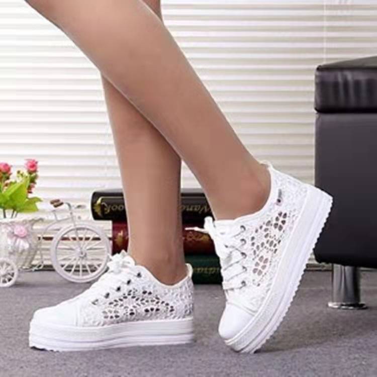 Women’S Sneakers with Delicate Lace Pattern and Non-Slip Sole Lune London