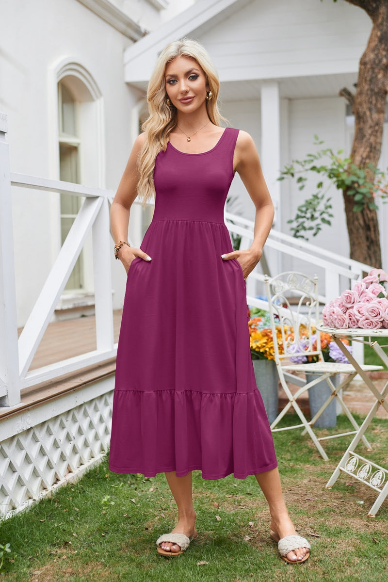Maxi dress for women with practical pockets and flowy skirt Lune London