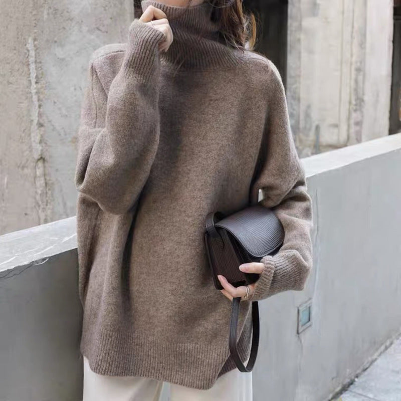 Comfortable turtleneck sweater for women in high-quality wool blend Lune London