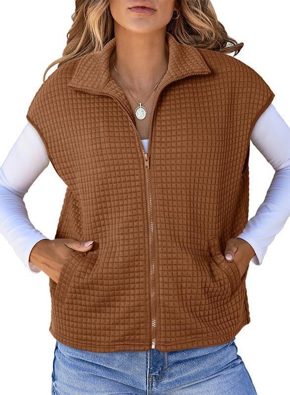 Quilted vest for women with practical zipper and side pockets Lune London
