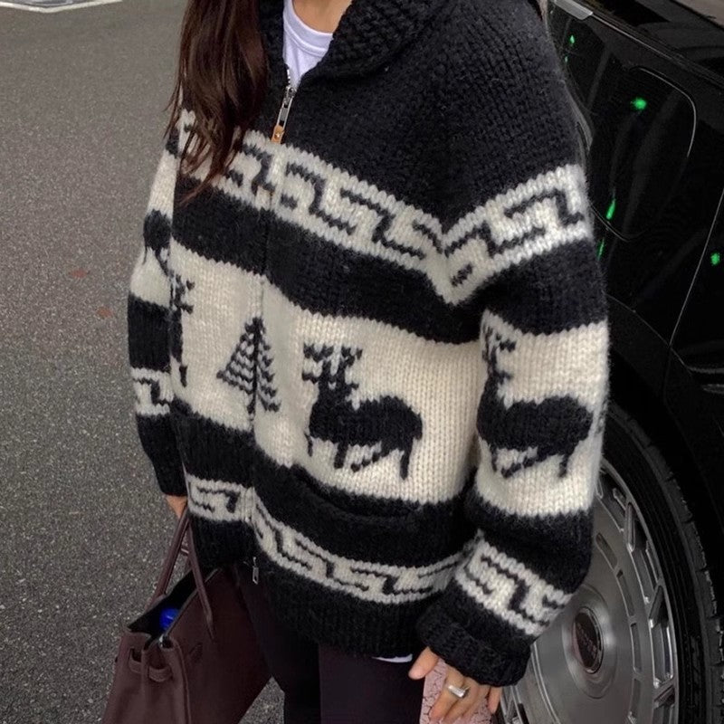 Women's cardigan with festive reindeer pattern and practical pockets Lune London