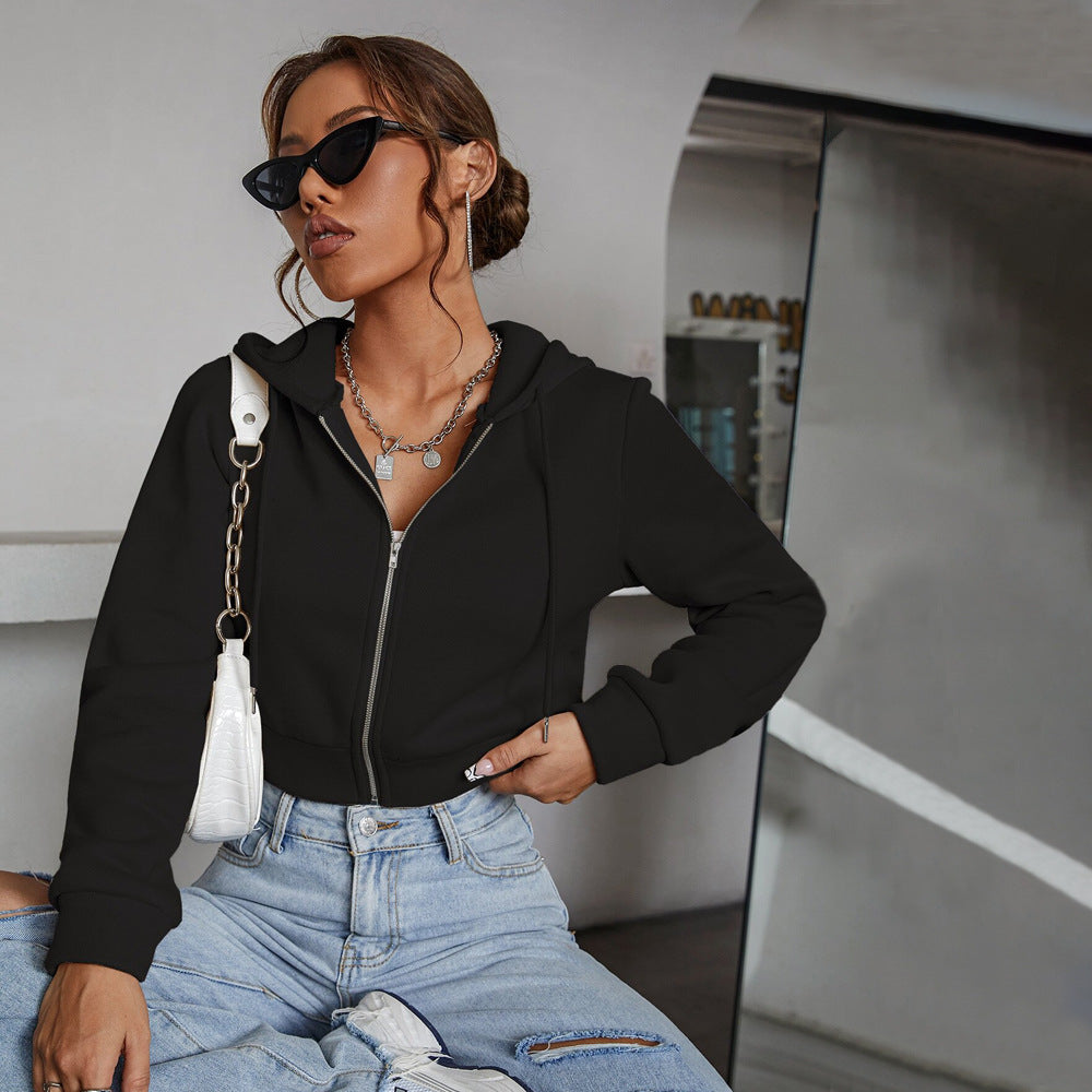 Short hooded jacket for women with a trendy cut and comfortable material Chic & Stil