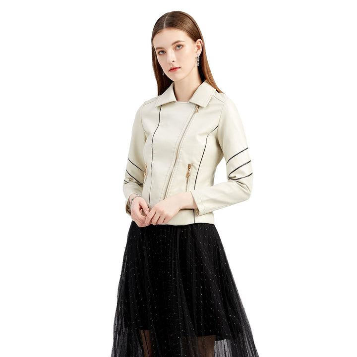 Trendy faux leather jacket for women with a structured design Chic und Stil