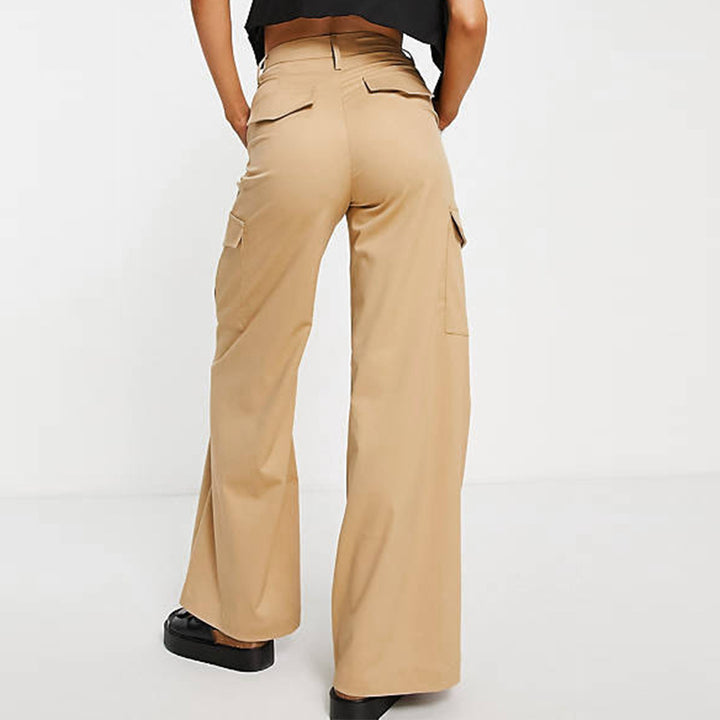 Women's cargo pants with practical side pockets and a casual fit Chic & Stil