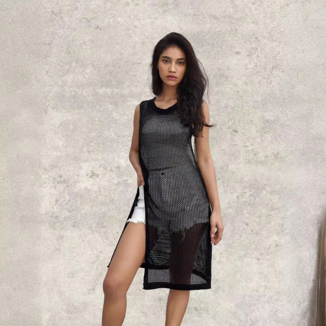 Lightweight knitted sweater for women with a trendy mesh design and side slits Lune London