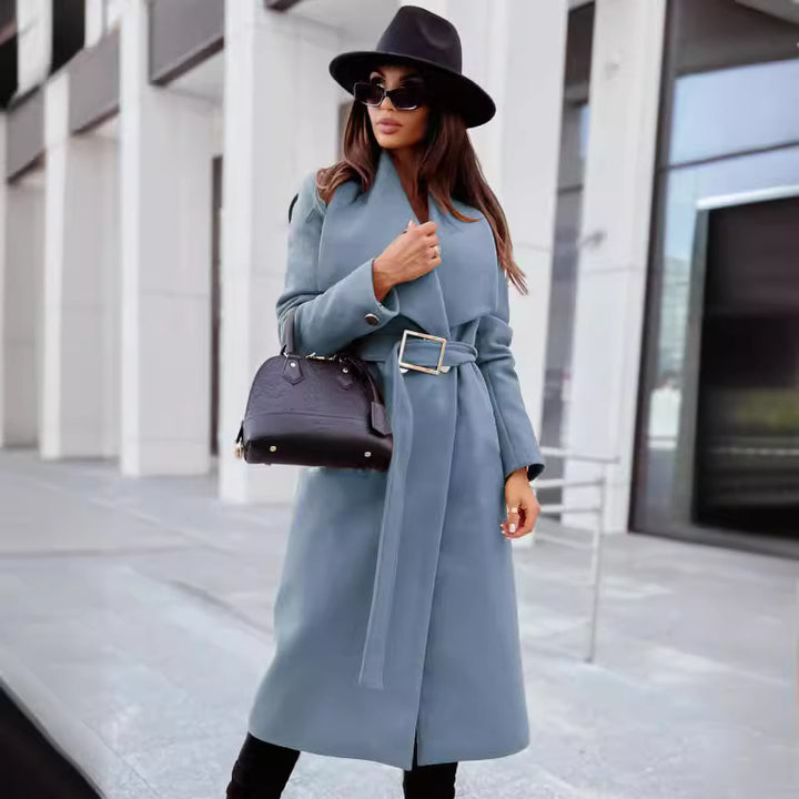 Elegant trench coat for women with belt and textured fabric Lune London