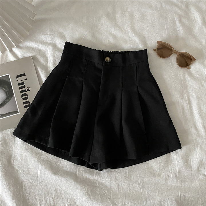 Women's elegant shorts with pleats and button detail
