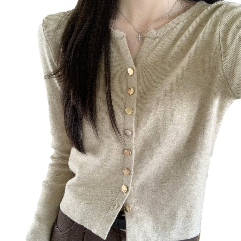 Cardigan élégant pour femmes avec détail de boutons et matériau doux Chic & Stil