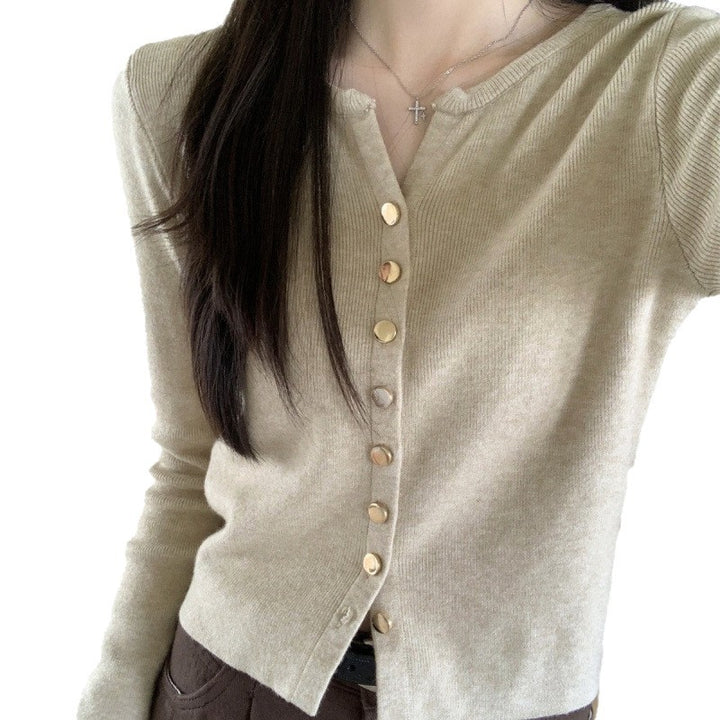 Cardigan élégant pour femmes avec détail de boutons et matériau doux Chic & Stil