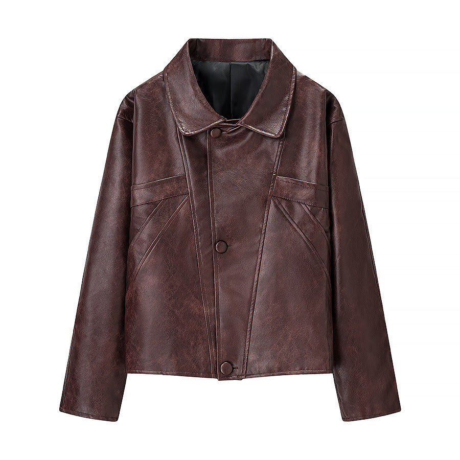 Veste en cuir synthétique à la mode pour femmes avec des coutures structurées et des poches à rabat élégantes Lune London