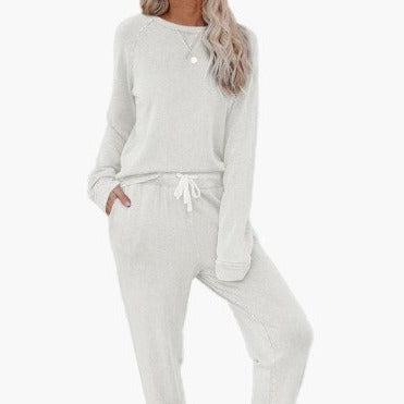 Ensemble de détente confortable pour femme avec un sweat-shirt surdimensionné élégant et des pantalons relaxants Chic & Stil