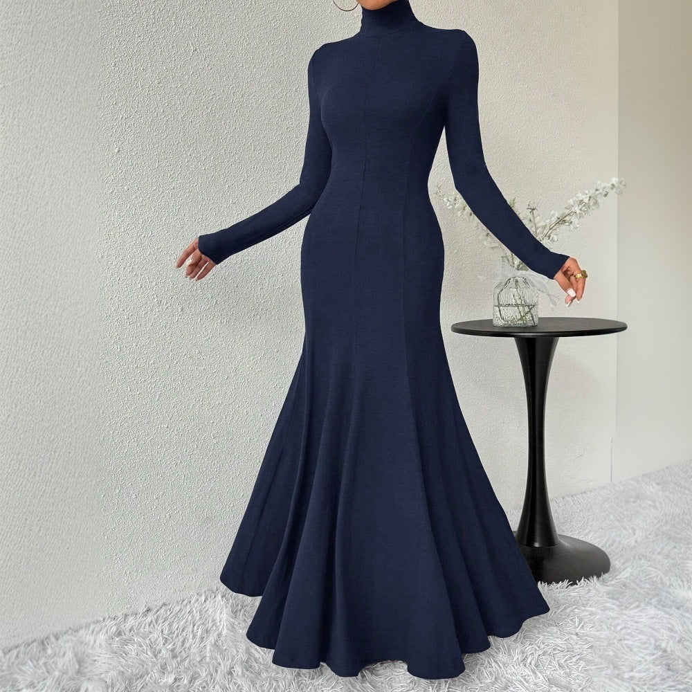 Robe maxi élégante pour femmes à manches longues avec un col haut et un ourlet fluide Chic & Stil