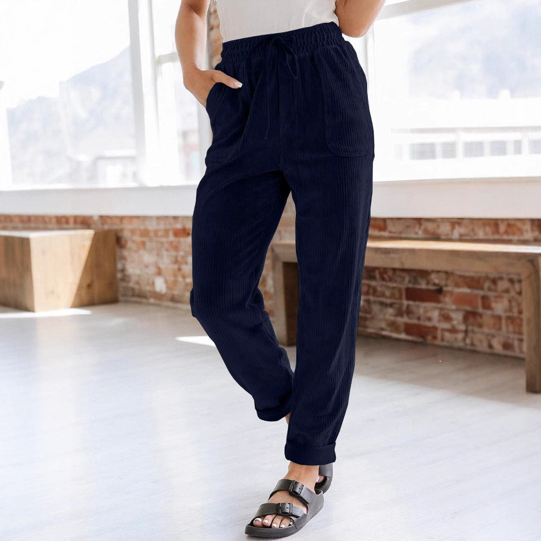 Casual cargo pants for women with elastic waistband and practical side pockets Lune London