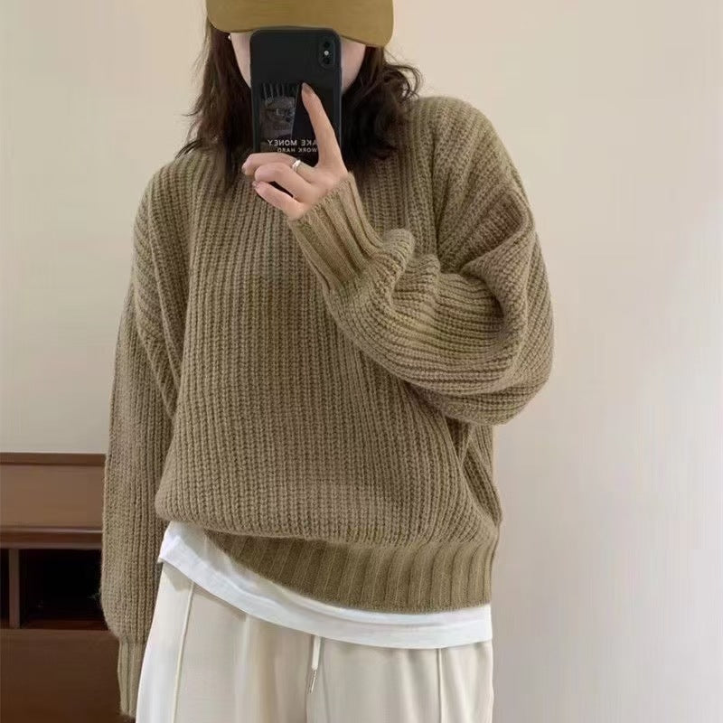 Loose knit sweater for women with casual cut Lune London