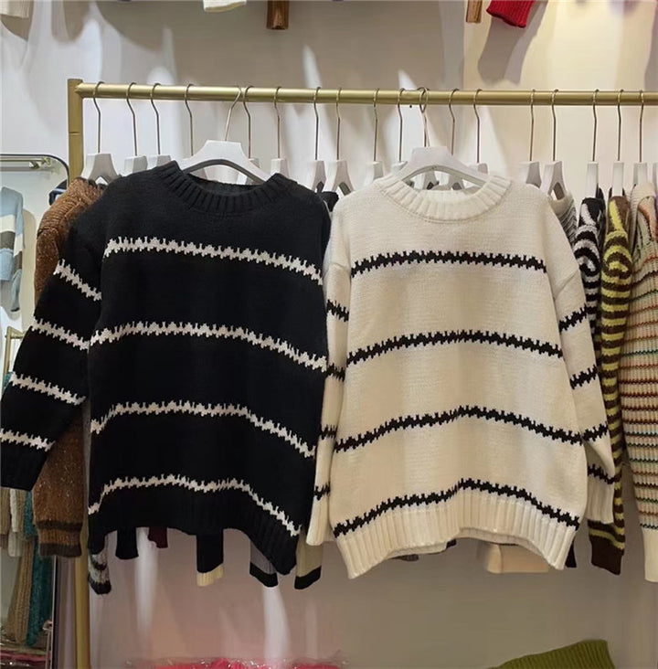 Women Large knitted sweater with modern stripes Lune London