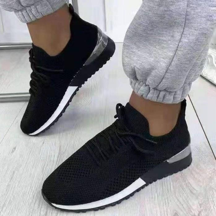 Breathable lifestyle sneakers for women with ultra-flexible knit upper and non-slip sole Lune London