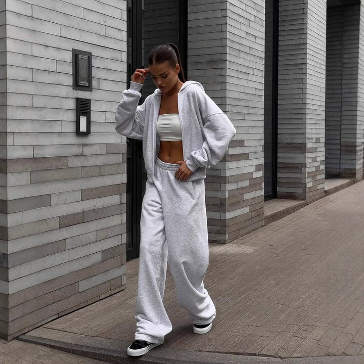 Hoodie and jogging set for women in soft material with a loose design Lune London