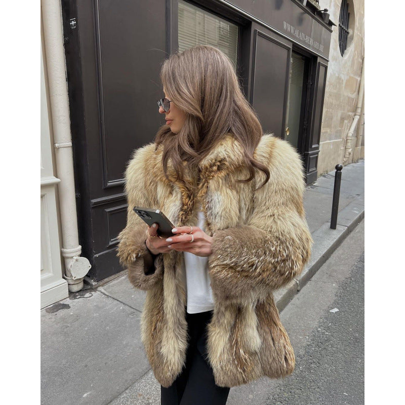 Women’s faux fur jacket with luxurious details Lune London