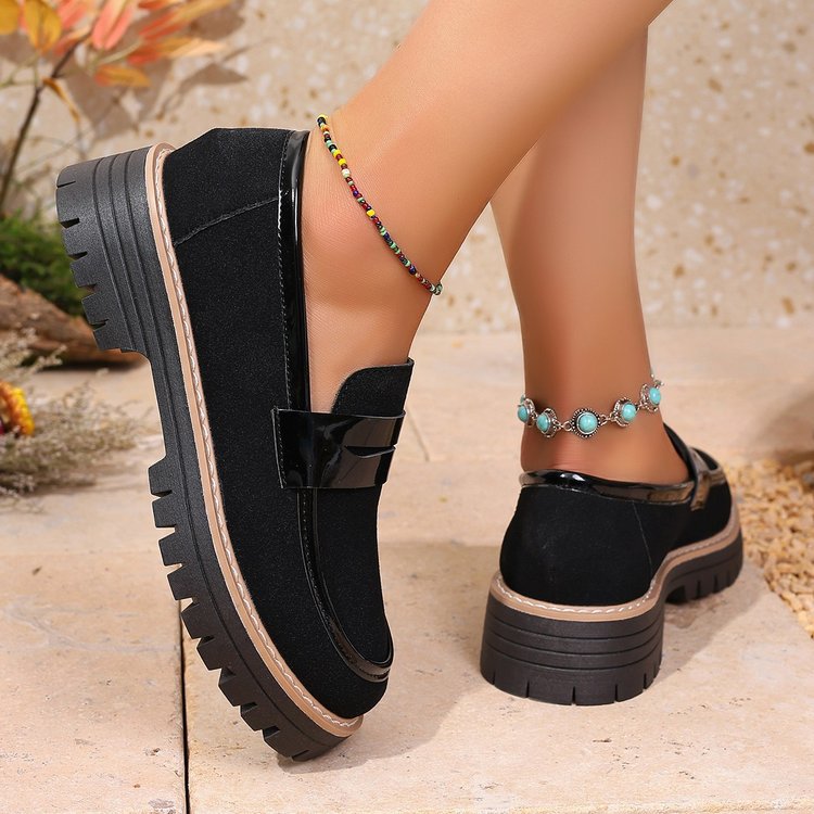 Comfortable slip-on women's shoes with a robust profile and elegant Lune London application