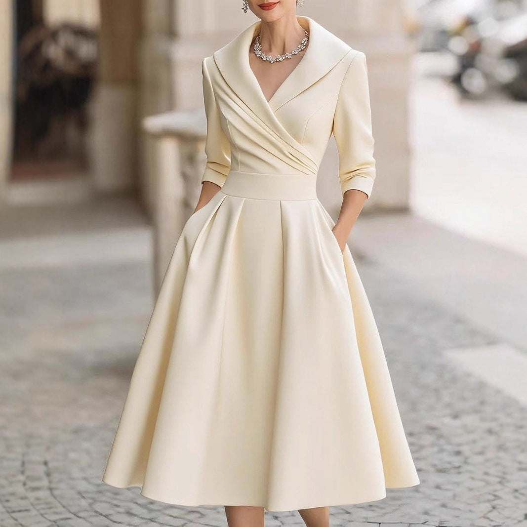 Robe portefeuille élégante pour femmes avec peplum et poches pratiques Chic & Stil