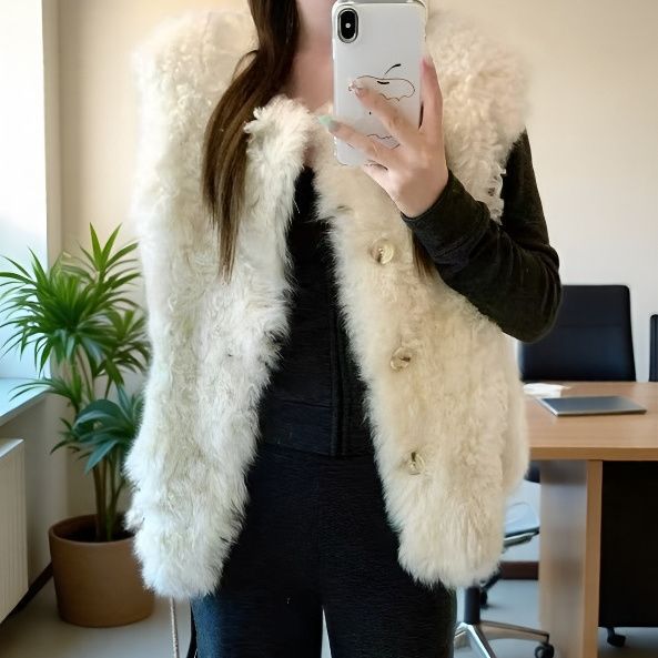Gilet Doux pour Femmes avec Détails de Boutons Chic & Stil
