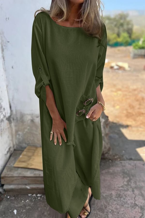 Casual maxi dress for women with a loose fit and chic button details